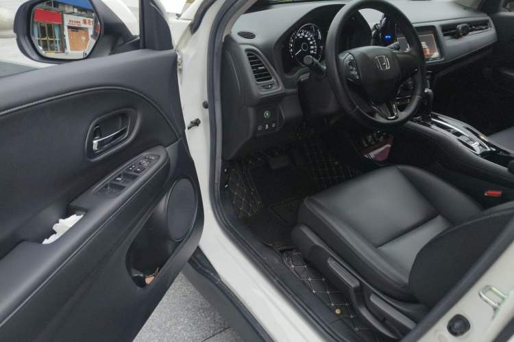Used Honda Vezel 2020 1.5L CVT Luxury Edition Driver Seat