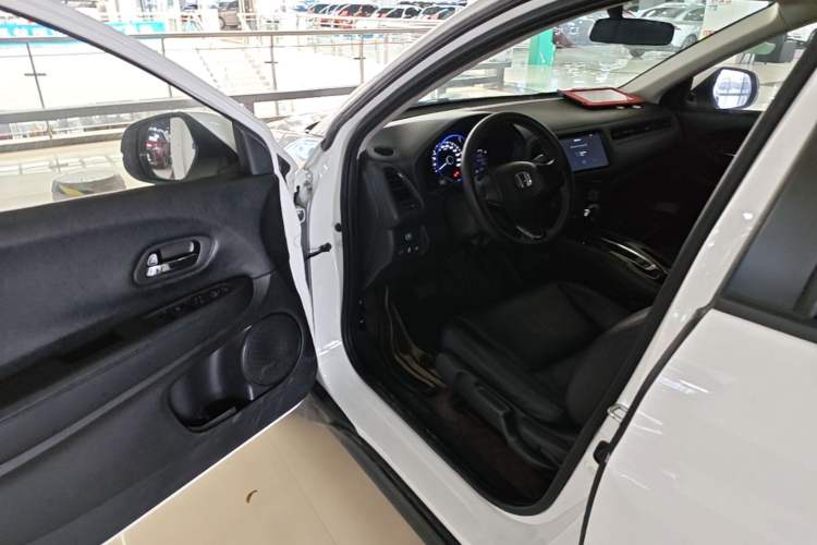Used Honda Vezel 2020 1.5L CVT Elite Edition Driver Seat