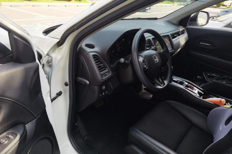 Used Honda Vezel 2020 1.5L CVT Luxury Edition Driver Seat