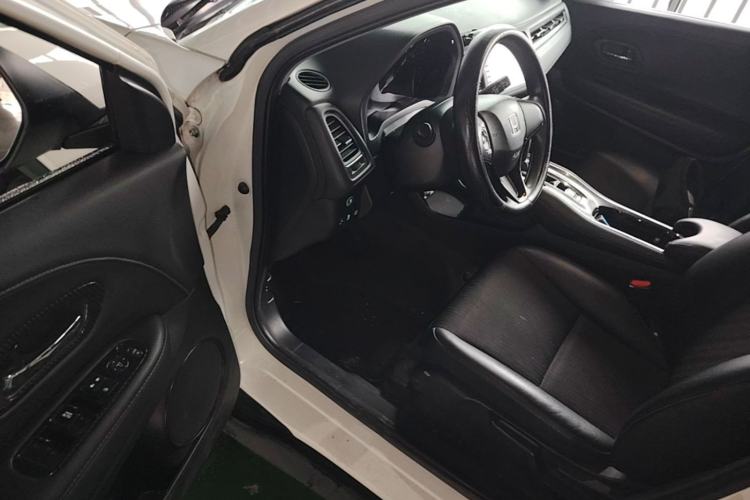 Used Honda Vezel 2020 1.5L CVT Luxury Edition Driver Seat
