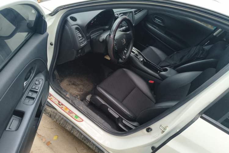 Used Honda Vezel 2020 1.5L CVT Luxury Edition Driver Seat