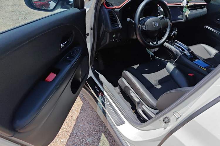 Used Honda Vezel 2020 1.5L CVT Luxury Edition Driver Seat