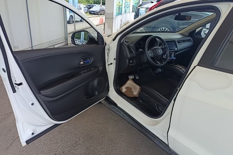 Used Honda Vezel 2020 1.5L CVT Luxury Edition Driver Seat