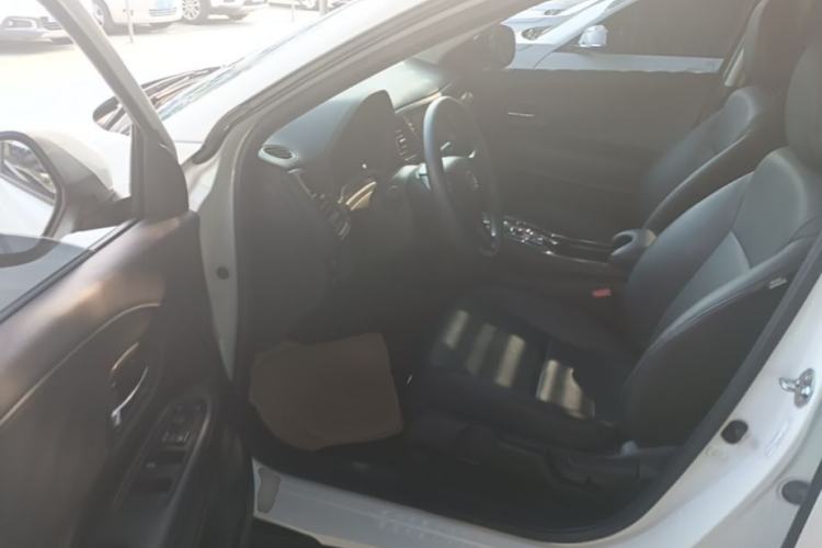 Used Honda Vezel 2020 220 TURBO CVT Luxury Edition Driver Seat