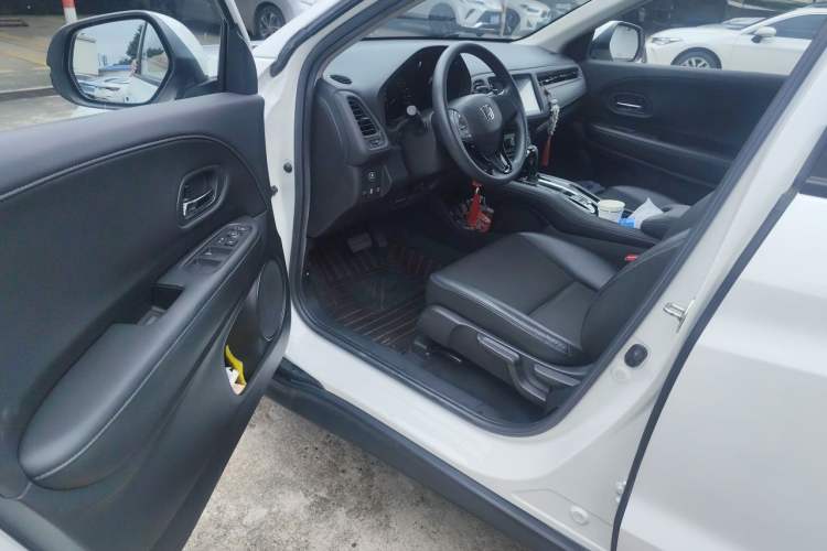 Used Honda Vezel 2020 1.5L CVT Luxury Edition Driver Seat