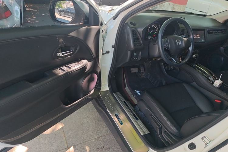 Used Honda Vezel 2020 1.5L CVT Luxury Edition Driver Seat