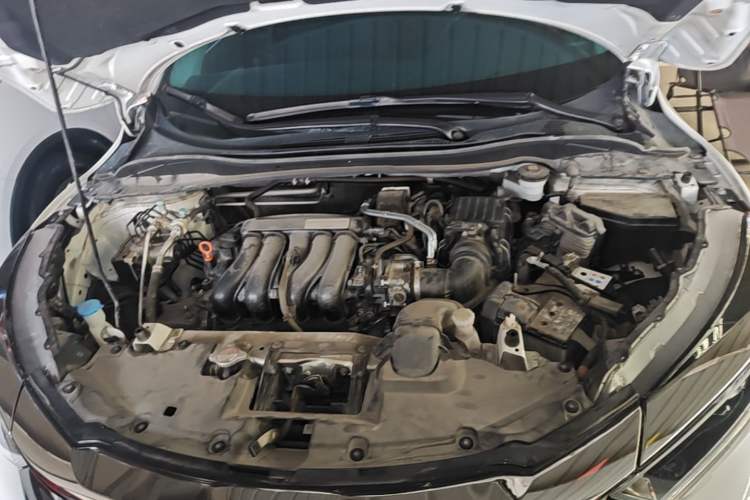 Used Honda Vezel 2020 1.5L CVT Elite Edition Engine Bay