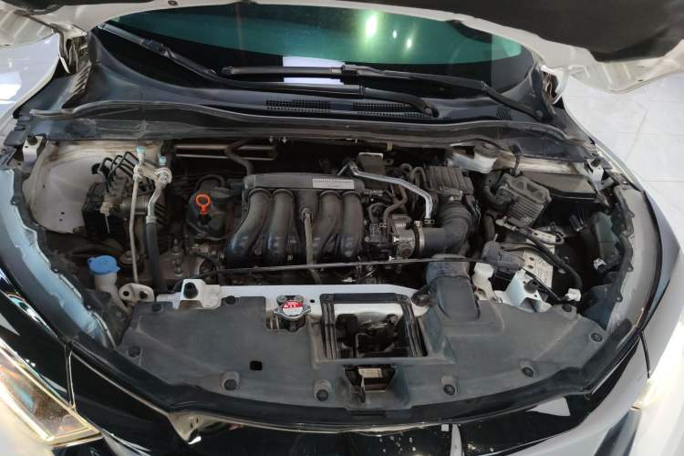 Used Honda Vezel 2020 1.5L CVT Elite Edition Engine Bay