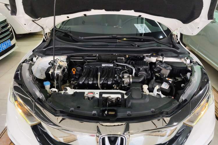 Used Honda Vezel 2020 1.5L CVT Elite Edition Engine Bay