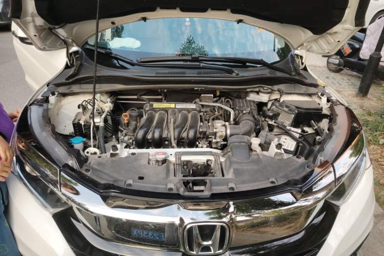 Used Honda Vezel 2020 1.5L CVT Elite Edition Engine Bay