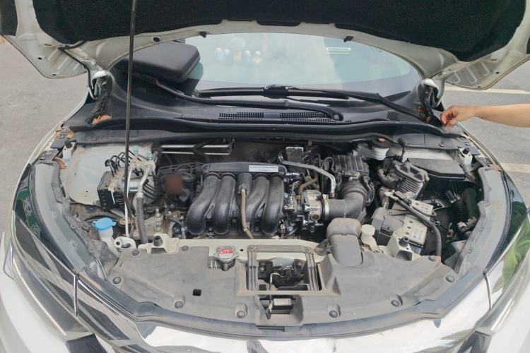 Used Honda Vezel 2020 1.5L CVT Elite Edition Engine Bay
