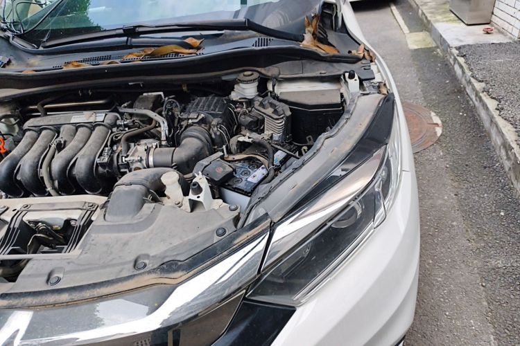 Used Honda Vezel 2020 1.5L CVT Elite Edition Engine Bay Left