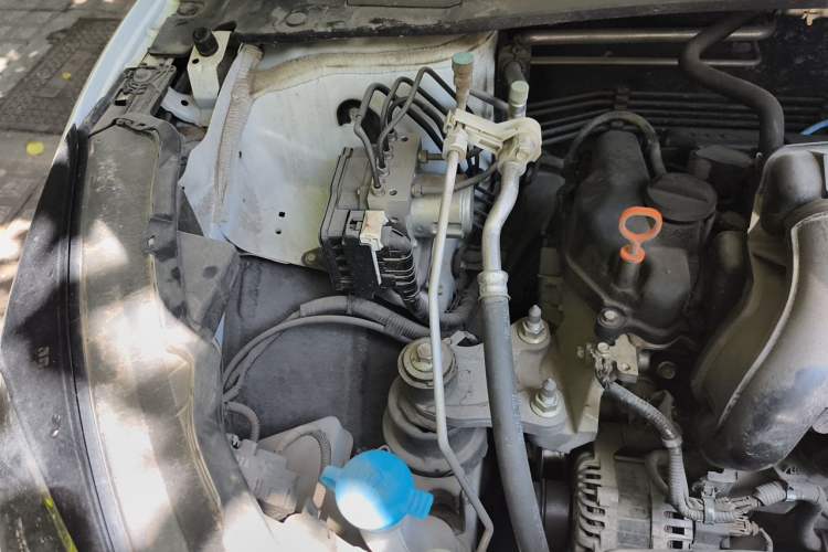 Used Honda Vezel 2020 1.5L CVT Luxury Edition Engine Bay Right