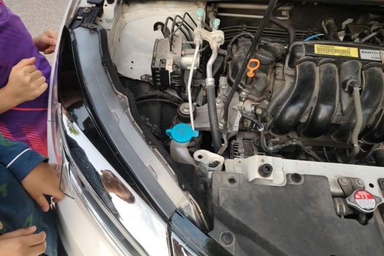 Used Honda Vezel 2020 1.5L CVT Elite Edition Engine Bay Right