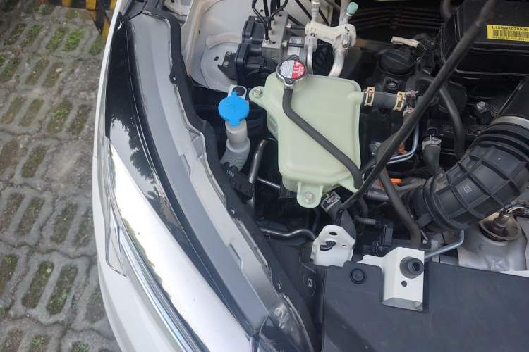 Used Honda Vezel 2020 220 TURBO CVT Elite Edition Engine Bay Right
