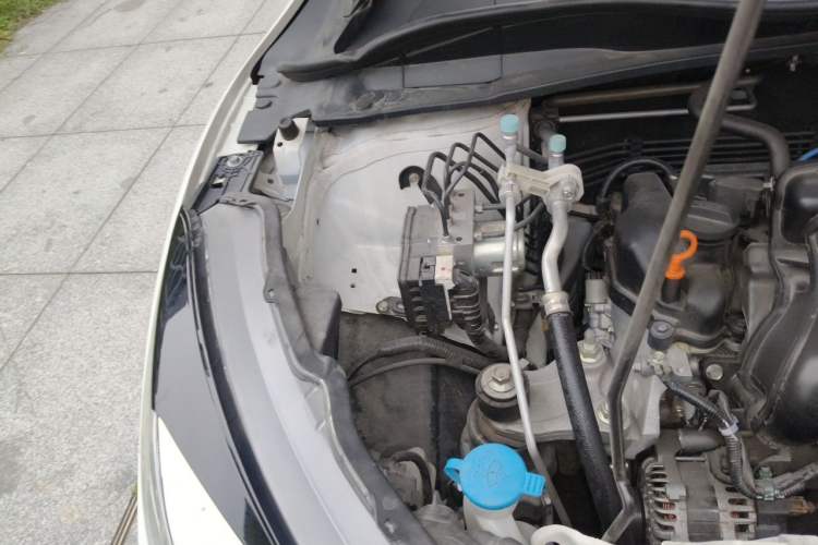 Used Honda Vezel 2020 1.5L CVT Luxury Edition Engine Bay Right