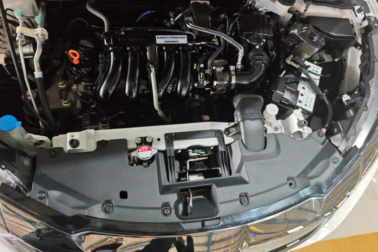 Used Honda Vezel 2020 1.5L CVT Pioneer Edition Engine Bay