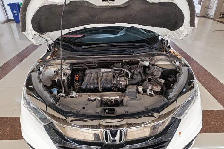 Used Honda Vezel 2020 1.5L CVT Elite Edition Engine Bay
