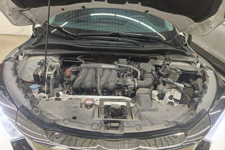 Used Honda Vezel 2020 1.5L CVT Elite Edition Engine Bay