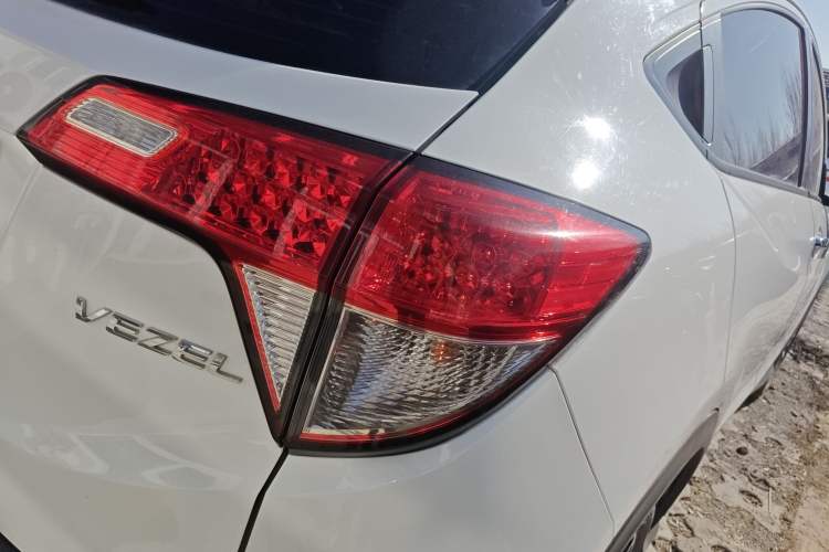 Used Honda Vezel 2020 1.5L CVT Pioneer Edition Exterior 3