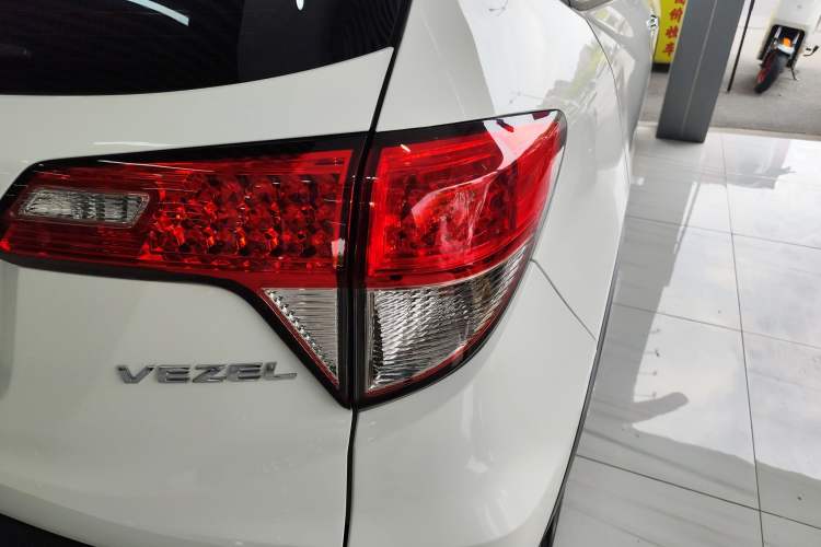 Used Honda Vezel 2020 1.5L CVT Pioneer Edition Exterior 3