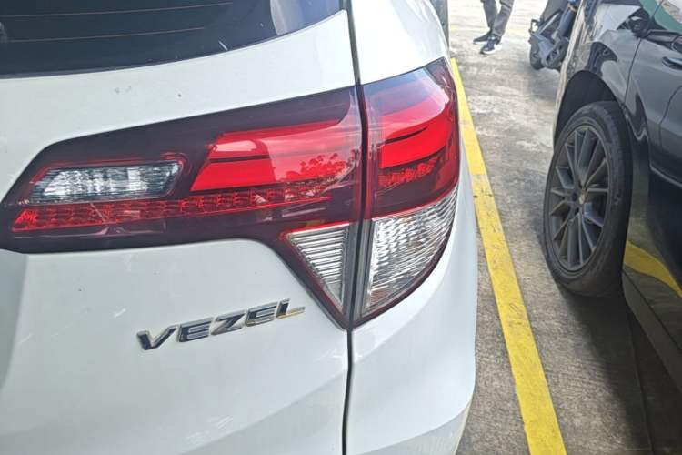 Used Honda Vezel 2020 1.5L CVT Luxury Edition Exterior 3