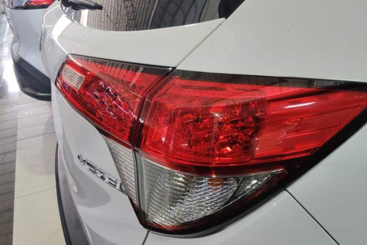 Used Honda Vezel 2020 1.5L CVT Elite Edition Exterior 3