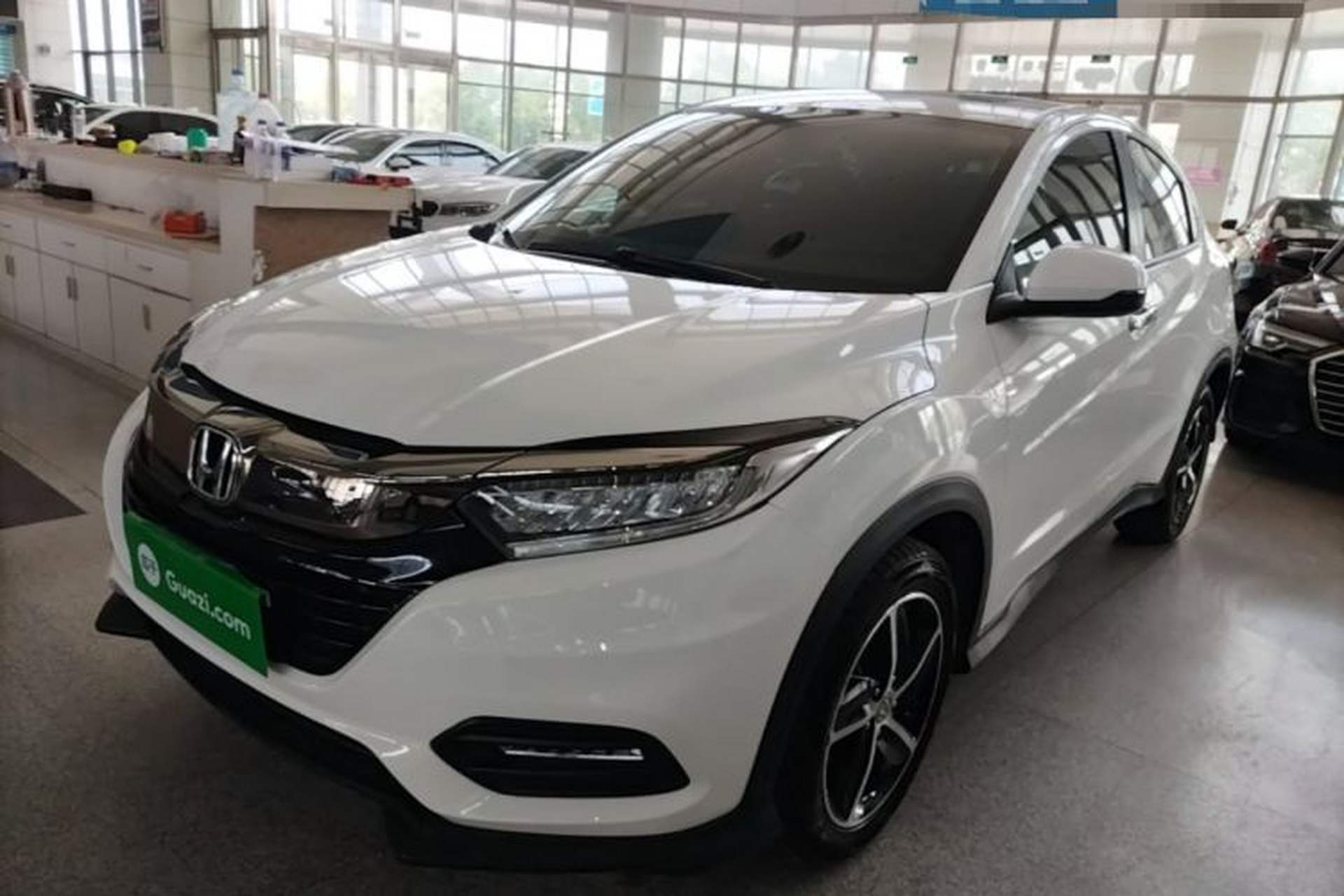 Used Honda Vezel 2020 1.5L CVT Luxury Edition Front Left 45 Deg