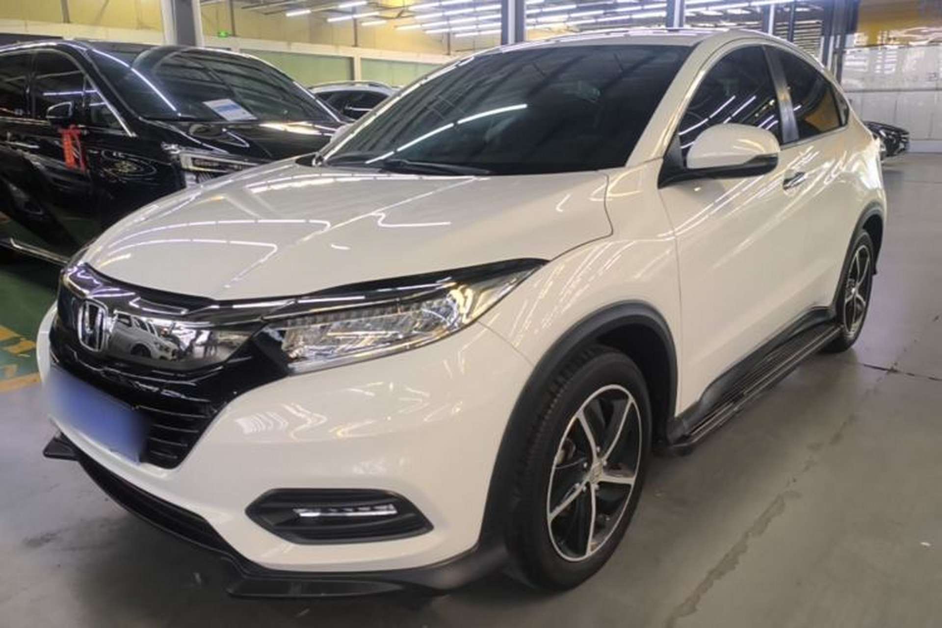 Used Honda Vezel 2020 1.5L CVT Luxury Edition Front Left 45 Deg