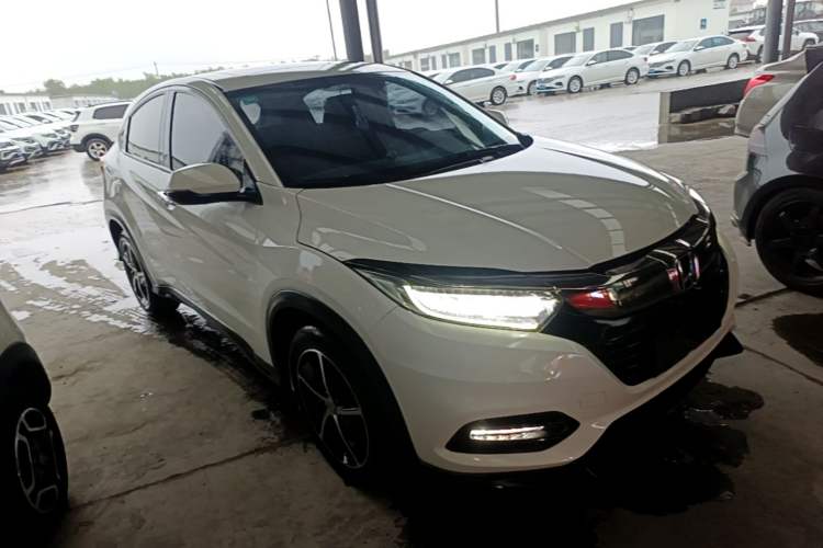 Used Honda Vezel 2020 1.5L CVT Luxury Edition Front Right 45 Deg