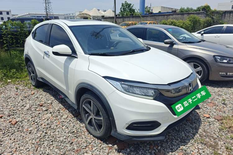 Used Honda Vezel 2020 220 TURBO CVT Luxury Edition Front Right 45 Deg