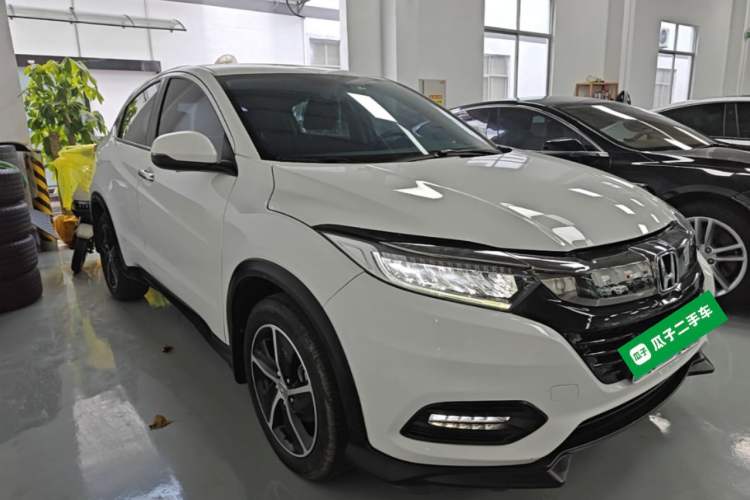Used Honda Vezel 2020 1.5L CVT Luxury Edition Front Right 45 Deg