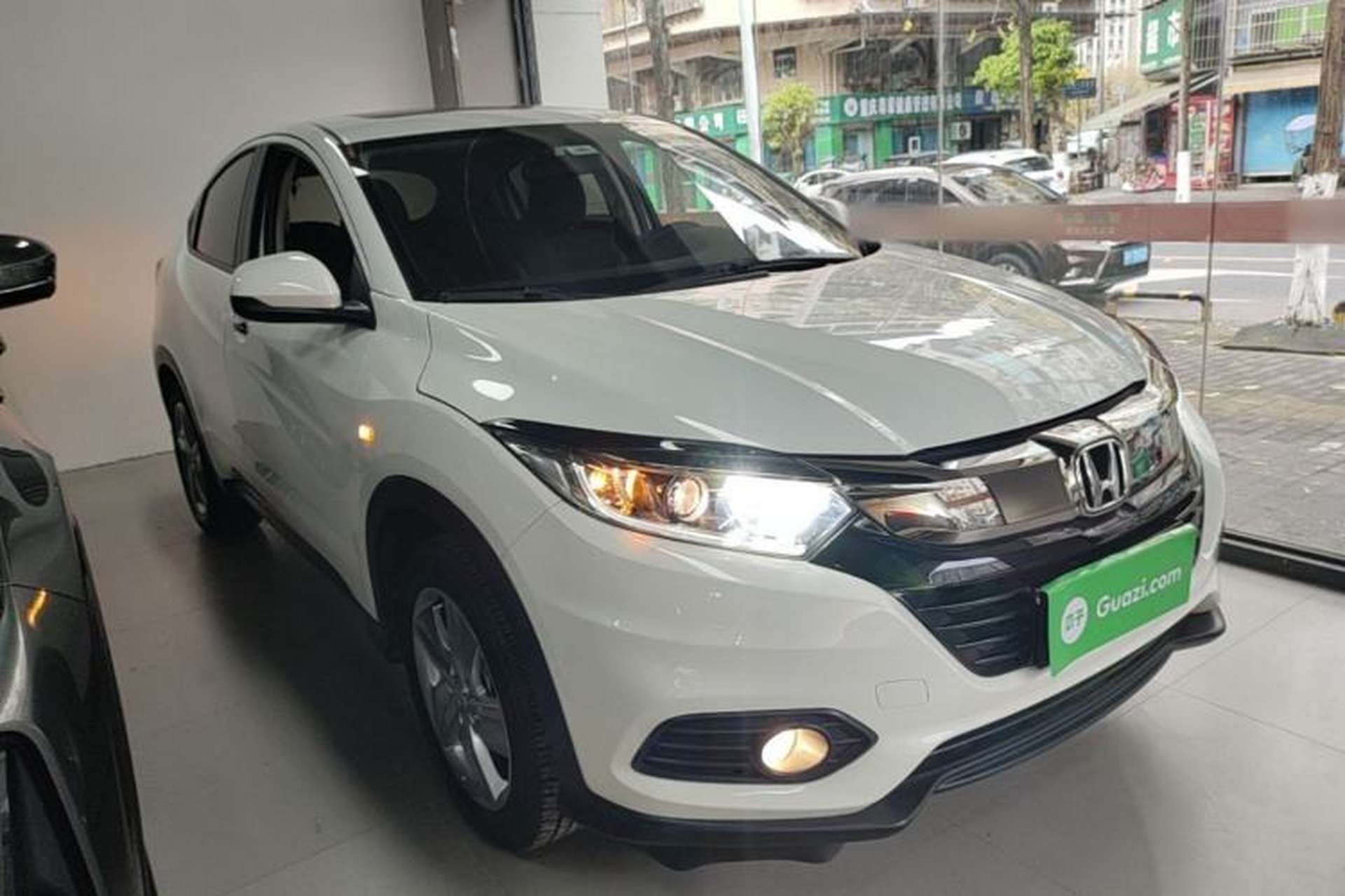 Used Honda Vezel 2020 1.5L CVT Elite Edition Front Right 45 Deg