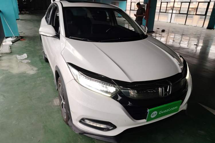 Used Honda Vezel 2020 1.5L CVT Luxury Edition Front Right 45 Deg