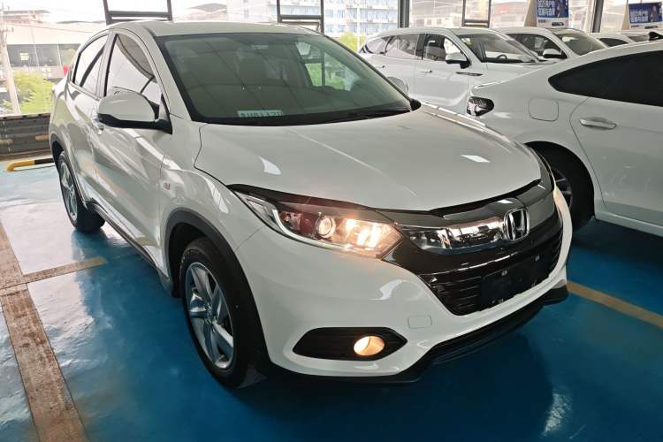 Used Honda Vezel 2020 220 TURBO CVT Elite Edition Front Right 45 Deg