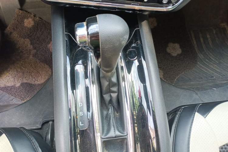 Used Honda Vezel 2020 220 TURBO CVT Elite Edition Gear Lever
