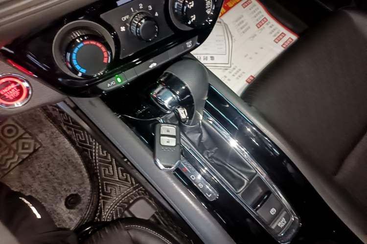 Used Honda Vezel 2020 1.5L CVT Luxury Edition Gear Lever