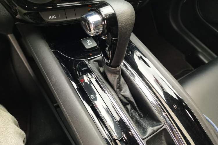 Used Honda Vezel 2020 1.5L CVT Pioneer Edition Gear Lever
