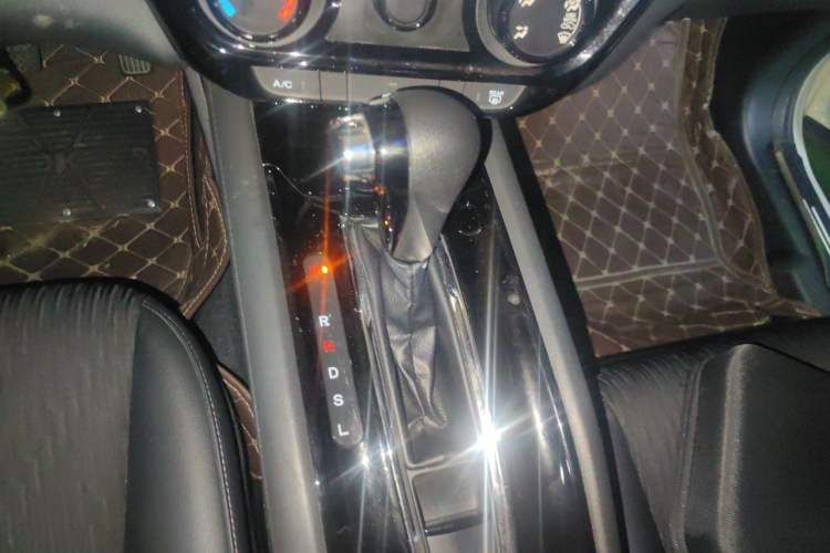 Used Honda Vezel 2020 1.5L CVT Pioneer Edition Gear Lever