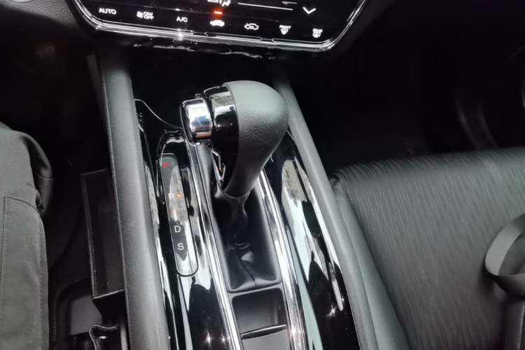 Used Honda Vezel 2020 220 TURBO CVT Luxury Edition Gear Lever