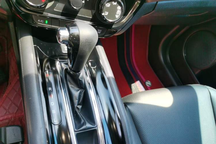 Used Honda Vezel 2020 1.5L CVT Elite Edition Gear Lever