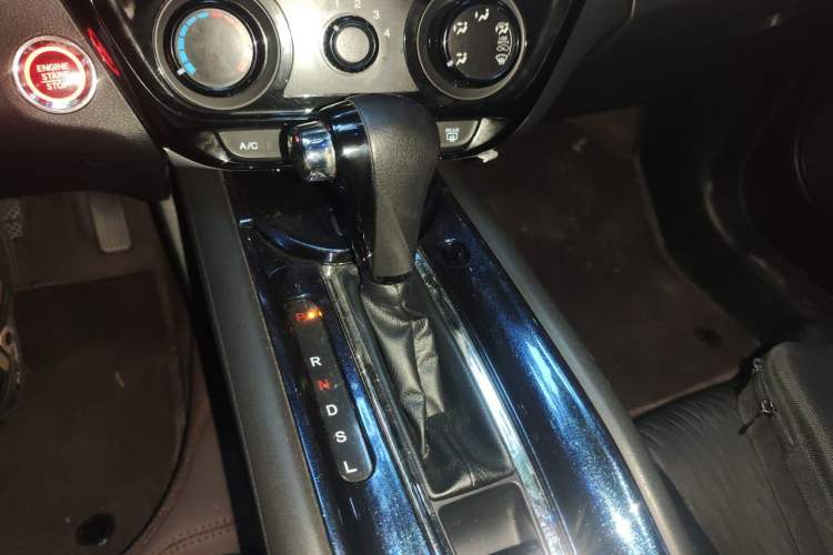 Used Honda Vezel 2020 1.5L CVT Luxury Edition Gear Lever