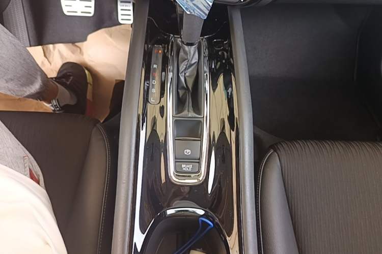 Used Honda Vezel 2020 1.5L CVT Luxury Edition Gear Lever