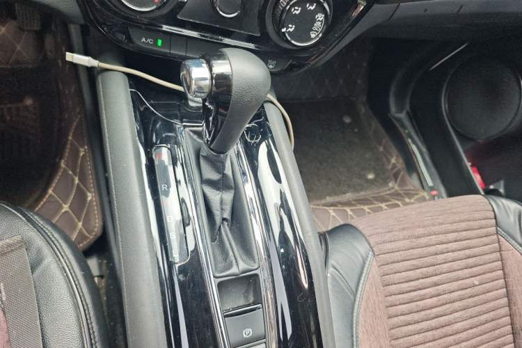 Used Honda Vezel 2020 1.5L CVT Luxury Edition Gear Lever