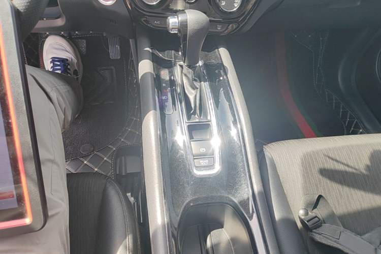 Used Honda Vezel 2020 1.5L CVT Luxury Edition Gear Lever