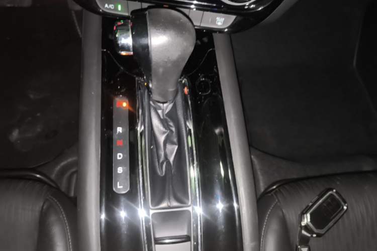 Used Honda Vezel 2020 1.5L CVT Luxury Edition Gear Lever