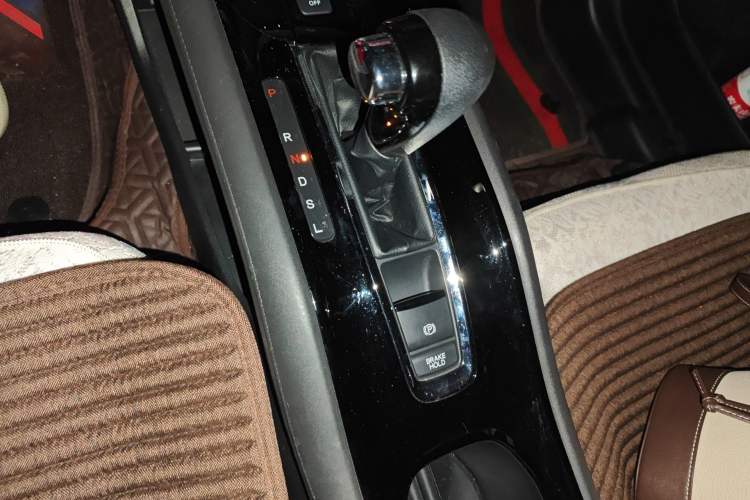 Used Honda Vezel 2020 1.5L CVT Luxury Edition Gear Lever