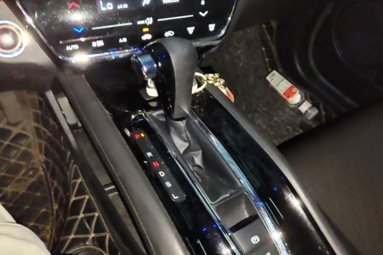 Used Honda Vezel 2020 220 TURBO CVT Luxury Edition Gear Lever