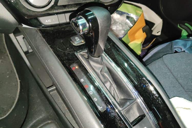 Used Honda Vezel 2020 1.5L CVT Pioneer Edition Gear Lever