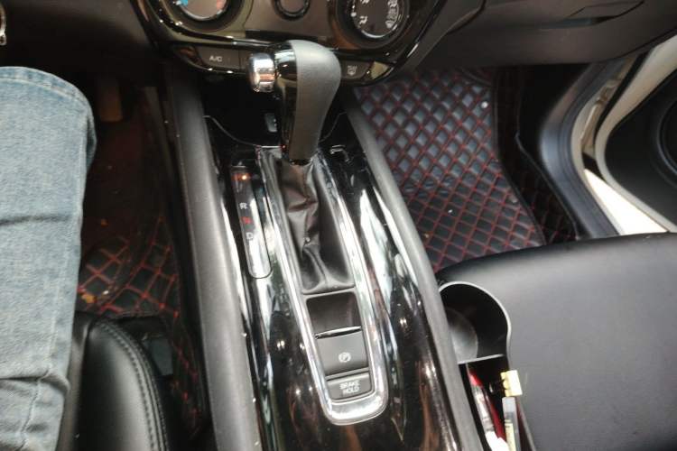 Used Honda Vezel 2020 1.5L CVT Elite Edition Gear Lever